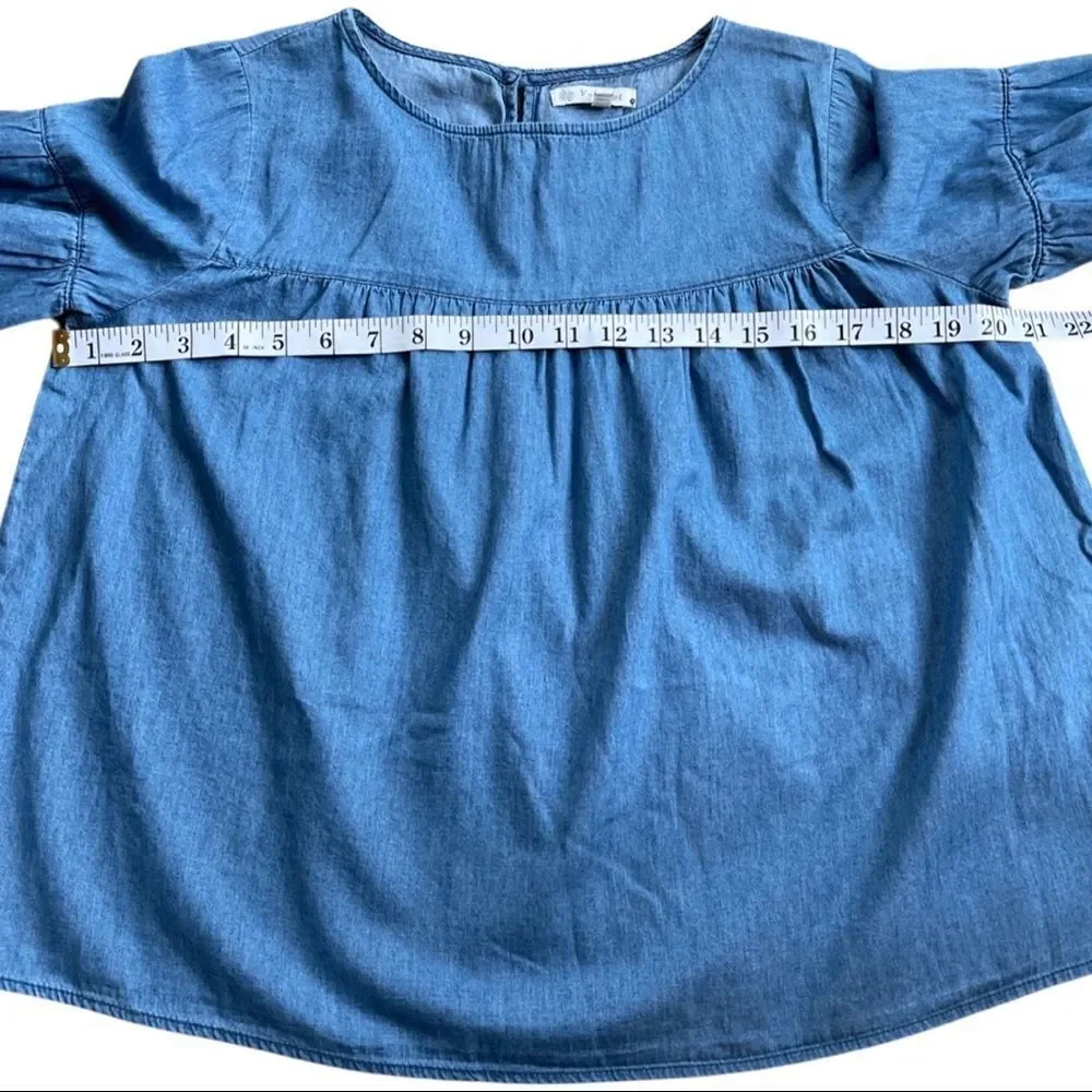 Veveret Cropped Ruffle Chambray Blouse •NWT